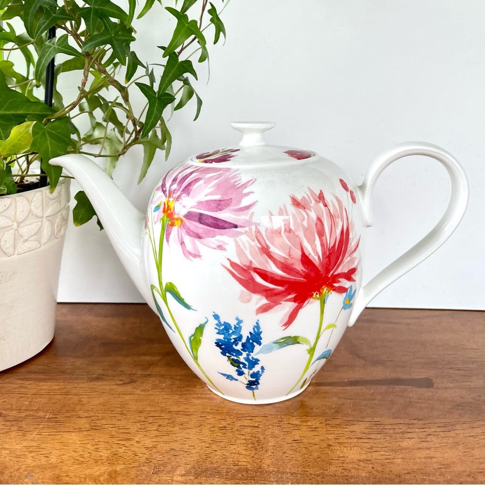 Villeroy and Boch Anmut Flowers Coffee Pot 50.75oz Made in Germany, New no box